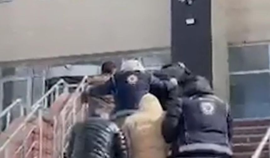 Kars'ta durdurulan hafif ticari araçtan 6 kaçak göçmen çıktı