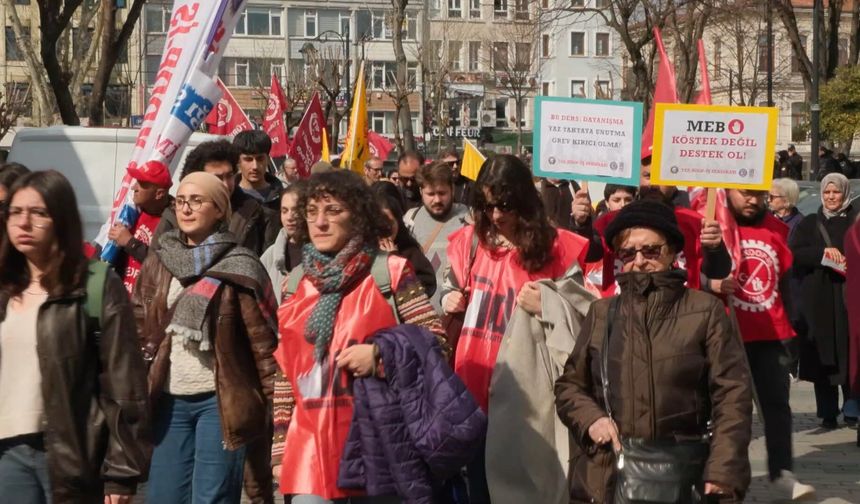 Özel İtalyan Lisesi öğretmenleri İstanbul İl Milli Eğitim Müdürlüğü'nün önünde eylem düzenledi