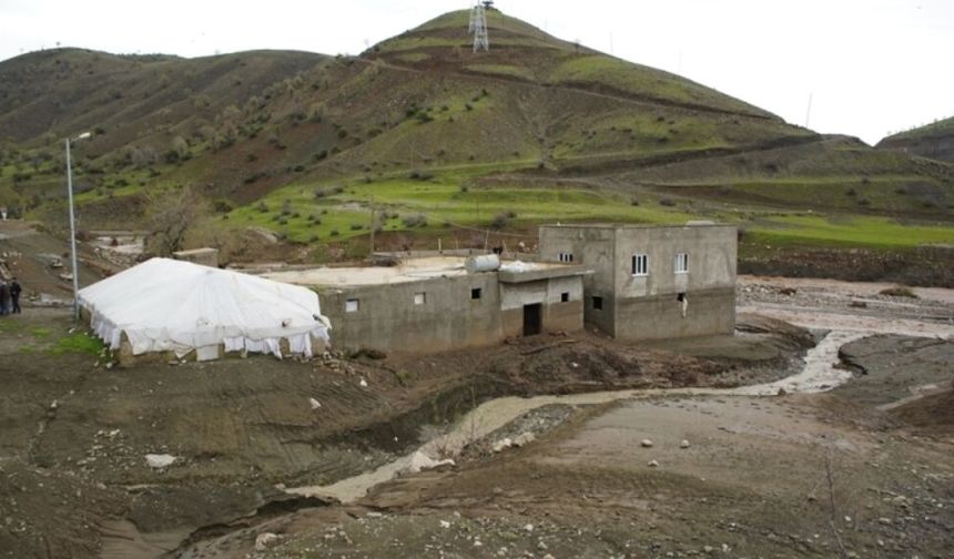 Siirt’te sağanak sele neden oldu; 35 küçükbaş öldü
