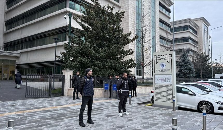 Bursa Büyükşehir Belediye Başkanı Bozbey, kurduğu paravan firmada kendisini "satış danışmanı" göstermiş