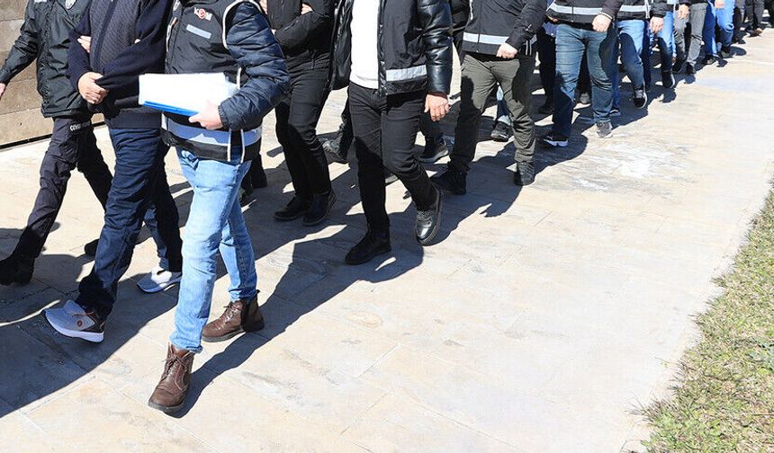 Mersin merkezli 8 ilde düzenlenen FETÖ operasyonunda 43 şüpheli yakalandı