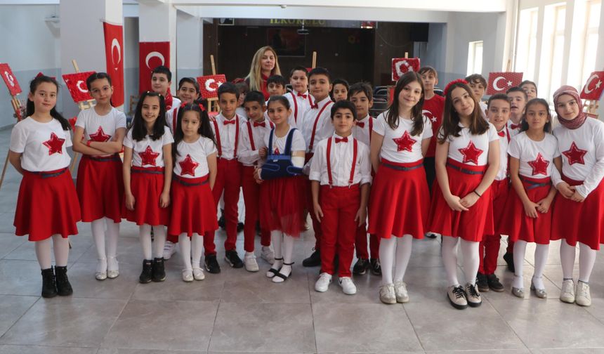 Ceviz kabuğu, fasulye, pet bardaklardan yaptıkları bayrakları sergilediler