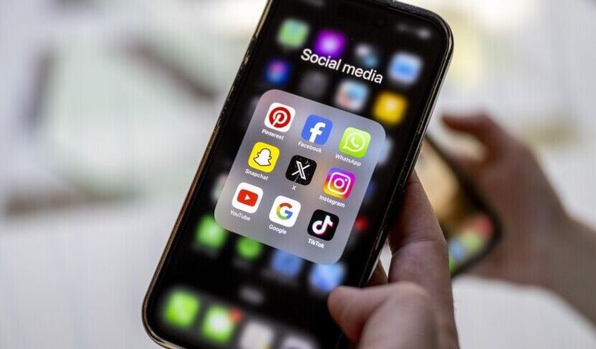 Gençler haberi sosyal medyadan, yaşlılar televizyondan takip ediyor