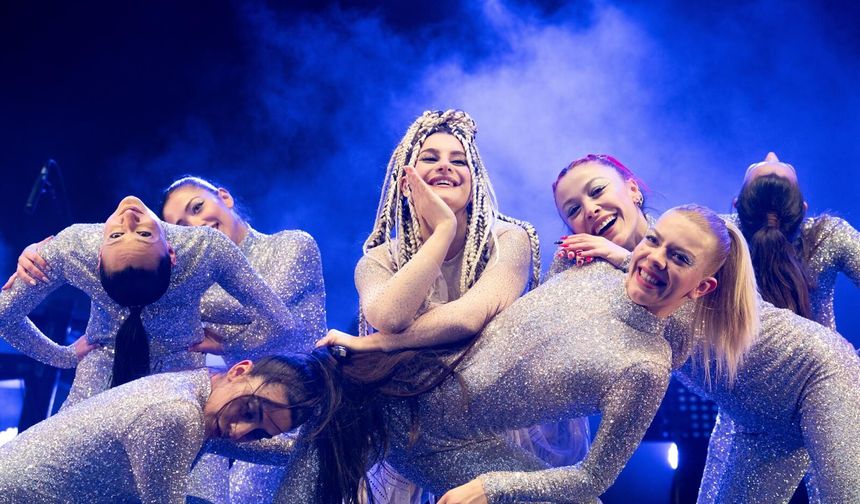 Atiye baharı sahnede başlattı!