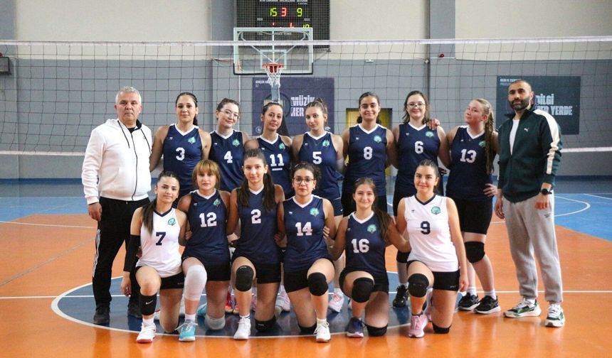 Öğretmen Melahat Aksoy Sosyal Bilimler Lisesi şampiyonluk yolunda