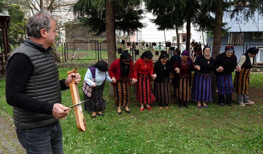'Altın Kızlar' dayanışması; türkülerle dokunan 'dastar'a horonlu tanıtım