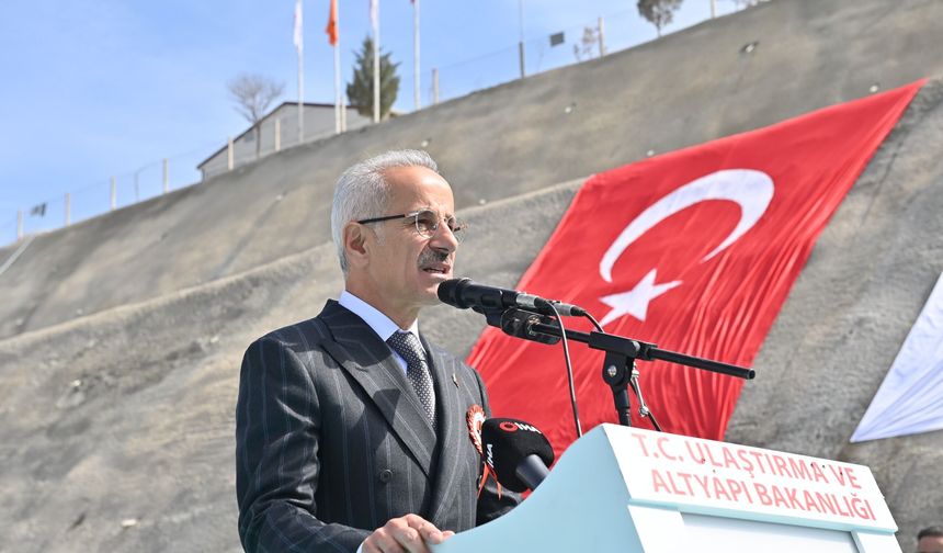 Bakan Uraloğlu: 42 ili birbirine bağlayacak proje, devlet yolundaki trafik yükünü azaltacak
