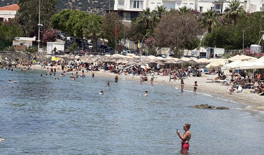 Bodrum’da bayramın ikinci gününde sahillerde yoğunluk sürüyor