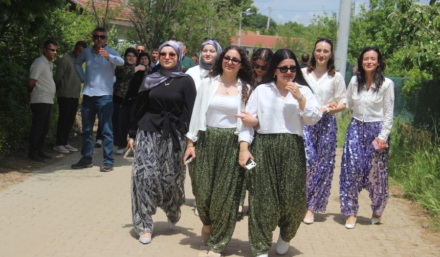 'Aşıklar Sokağı' gençlerle doldu