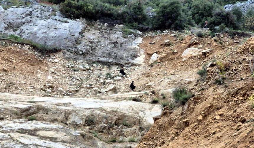 Dağlık alanda mahsur kalan 2 çocuk kurtarıldı