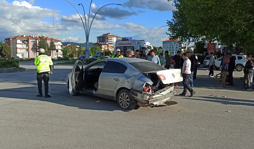 Kahramankazan'da iki otomobilin karıştığı kazada 1 kişi yaralandı