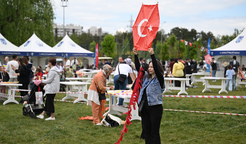 Başkentte, 19 Mayıs dolayısıyla "Uçurtma Şenliği" düzenlendi