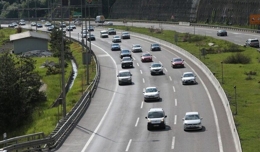 Anadolu Otoyolu'nun Bolu kesiminde bayram tatili hareketliliği kısmen başladı