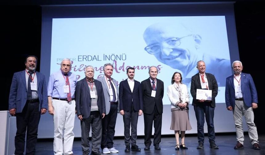 Erdal İnönü 100'üncü yaşında Atatürk Sanat Merkezi'nde anıldı