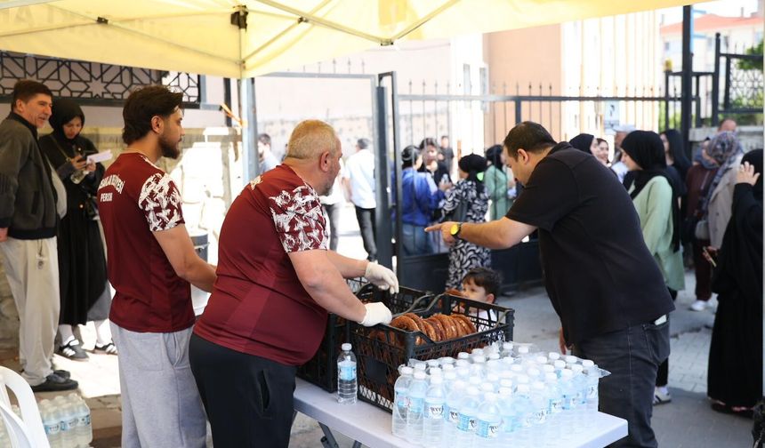 Pursaklar Belediyesi’nden YKS Öğrencileri ve Ailelerine İkram Desteği