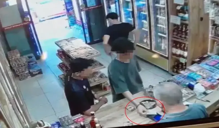 Yolda buldukları kredi kartıyla alışveriş yapan şüpheliler kamerada