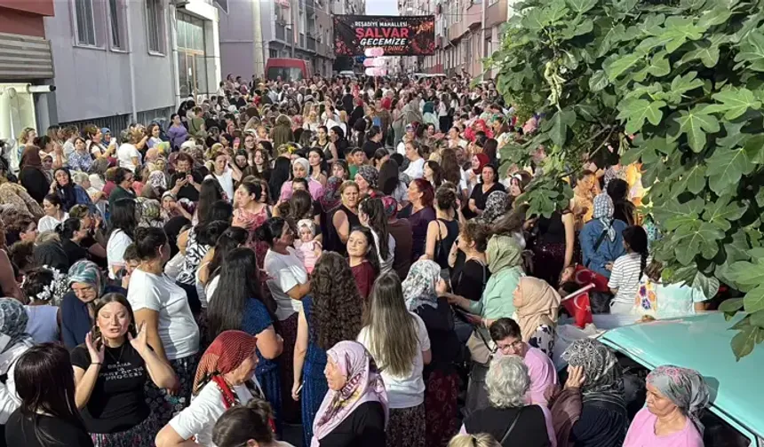 Tekirdağ’da şalvar gecesine yoğun ilgi; katılımcılar sokağa sığmadı