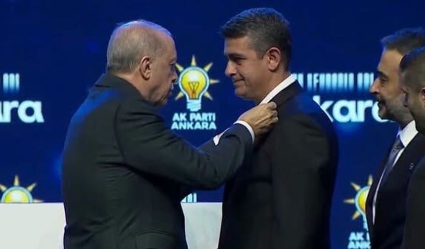 Levent Koç, AK Parti'ye geçti! Rozetini Cumhurbaşkanı Erdoğan taktı