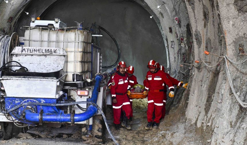 Başkentte Dikimevi-Natoyolu Ankaray hattı inşaatında acil durum tatbikatı yapıldı