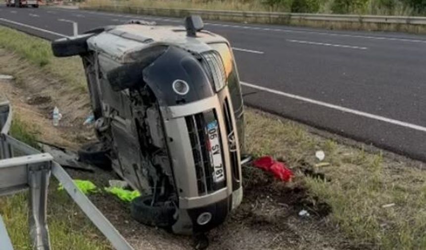 Ankara'da otomobil, refüje çarpıp takla attı: 2 yaralı