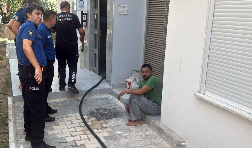 Annesiyle tartışıp kendisini kilitlediği odayı ateşe verdi, kapı kırılarak kurtarıldı