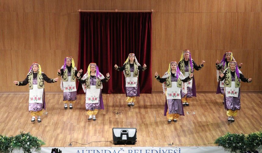 Başkentte kadınlar halk oyunları yarışmasında sahne aldı