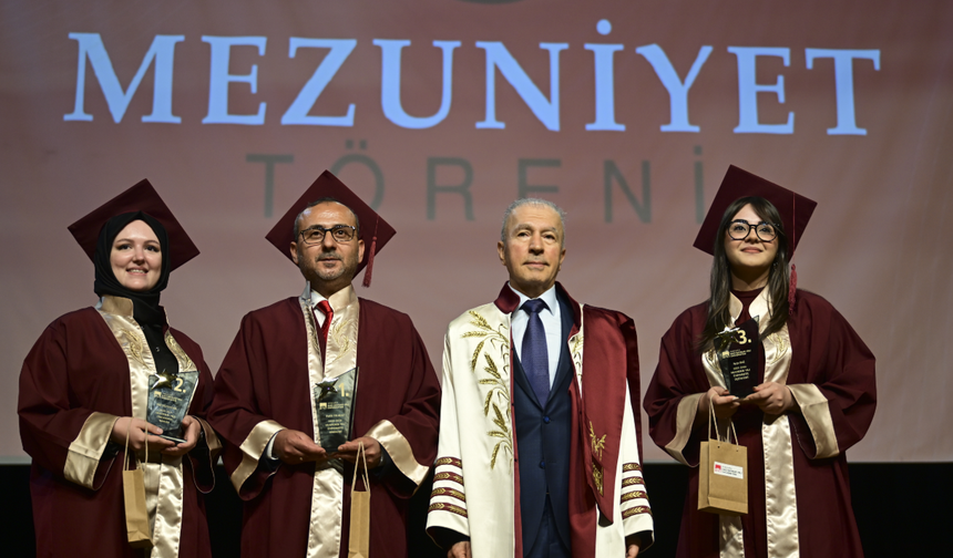 Ankara Hacı Bayram Veli Üniversitesinde mezuniyet töreni düzenlendi