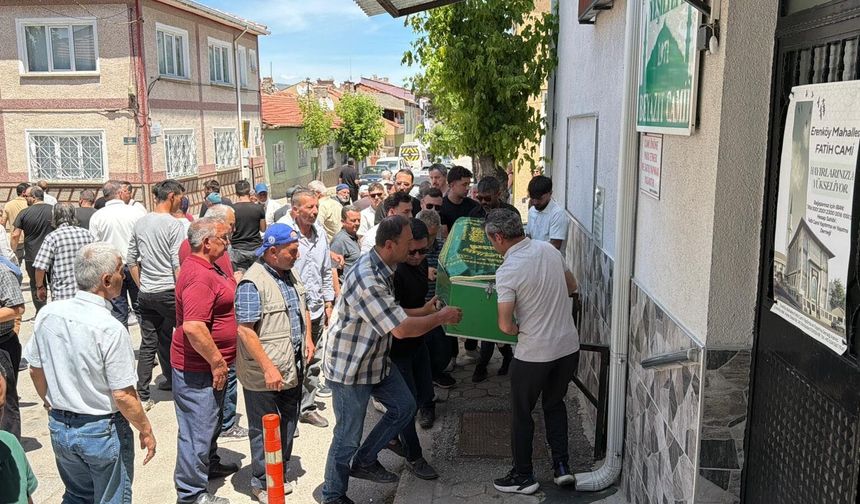 Hafif ticari aracın çarptığı 3 çocuk annesi toprağa verildi, sürücü tutuklandı