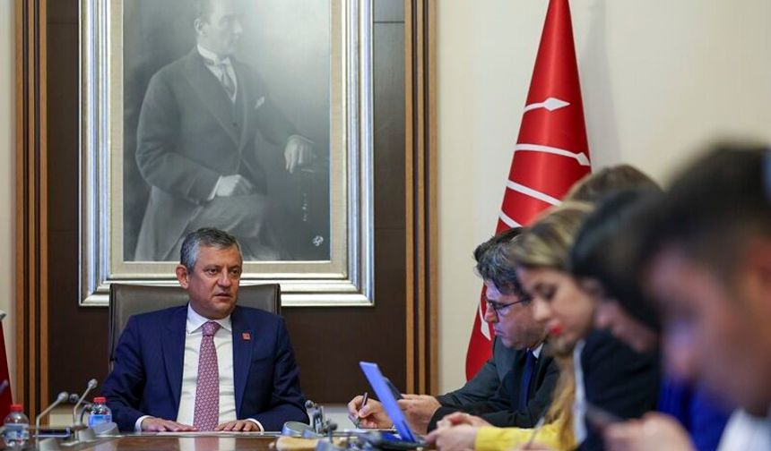 Özgür Özel: İkinci bir parti hazır etmek lazım olabilir