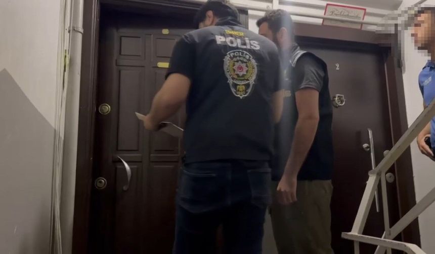 Sahte dolarları ATM’lerden sisteme sokup haksız kazanç sağlayan şebekeye operasyon