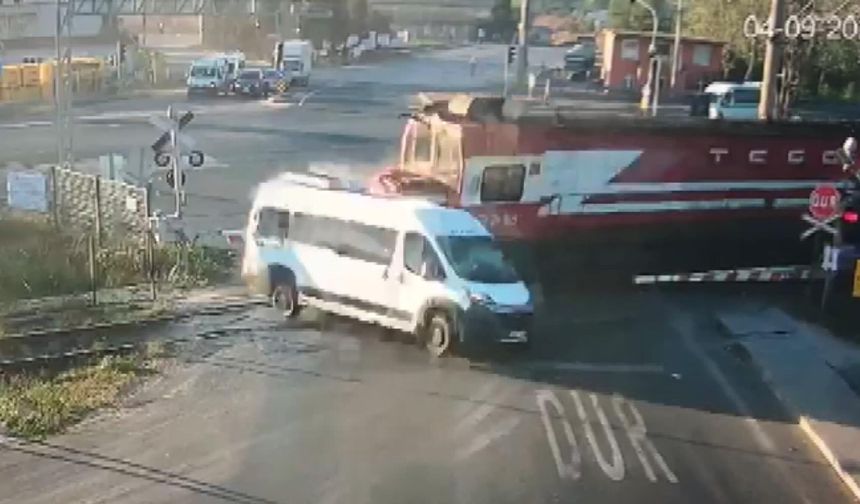Trenin minibüse çarptığı ve 7 kişinin öldüğü hemzemin geçit, 4 yıl 9 ay sonra kapatıldı