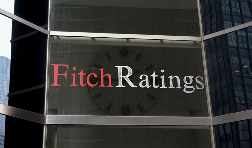 Fitch, Hürmüz Boğazı'nın açılmasıyla petrol piyasasında arz fazlası oluşacağını öngörüyor