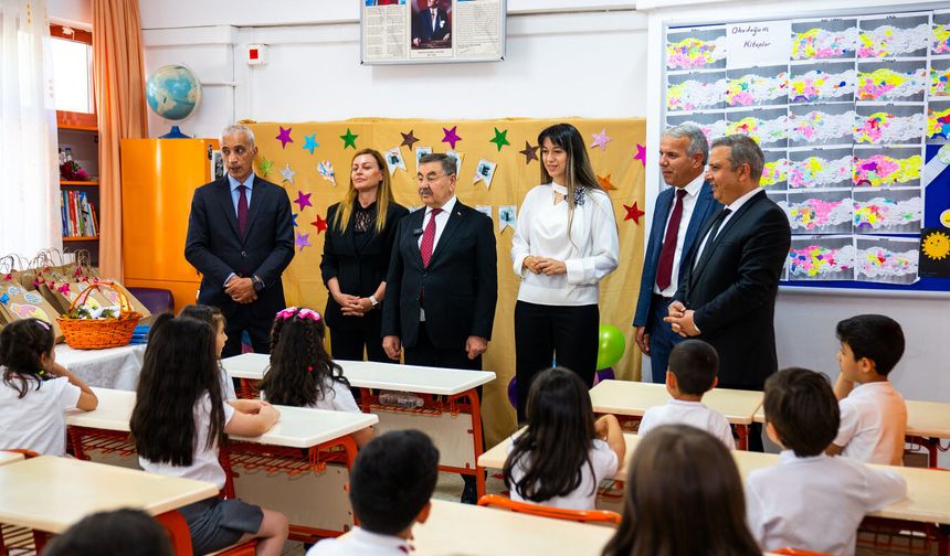 Yakup Odabaşı öğrencilerin karne heyecanına ortak oldu