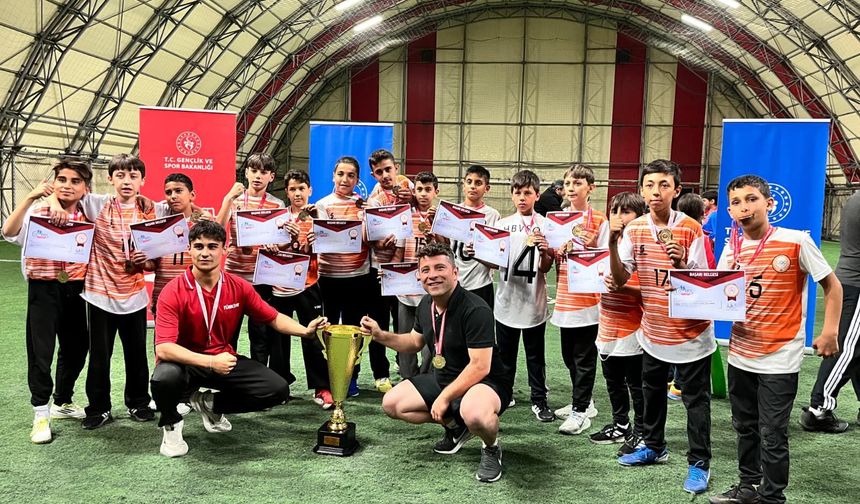 Hacı Bayram Veli Spor Ortaokulu namağlup Türkiye Şampiyonu