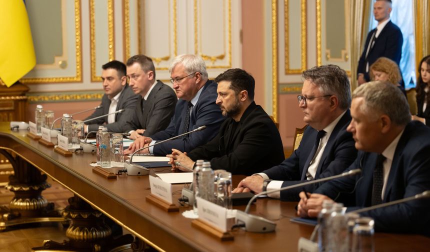 Zelenskiy: Rus tarafıyla müzakere turlarının yeniden başlayacağını düşünüyorum