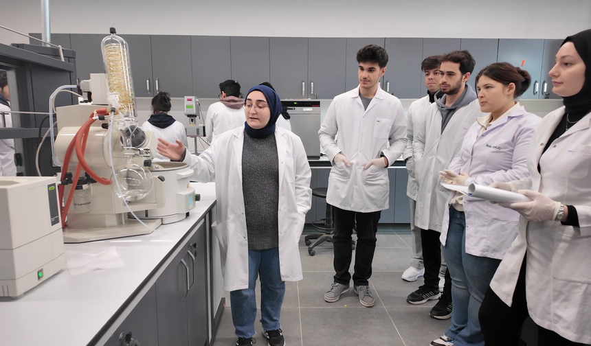 BTÜ’nün “Tercihten Önce Üniversiteni Yaşa” projesiyle öğrenciler geleceğin mesleklerini yerinde tanıyor