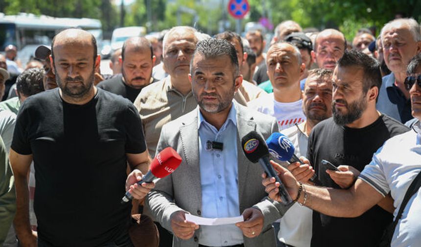 Eskişehir'de özel bir madende çalışan işçiler, alacaklarının ödenmesi talebiyle başkentte eylem yaptı