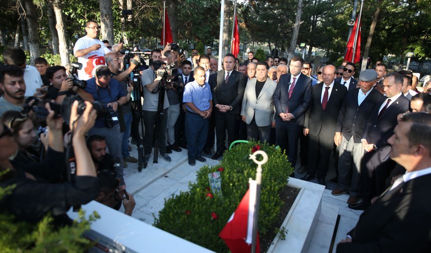 15 Temmuz kahramanı şehit Ömer Halisdemir'in kabrinde tören düzenlendi