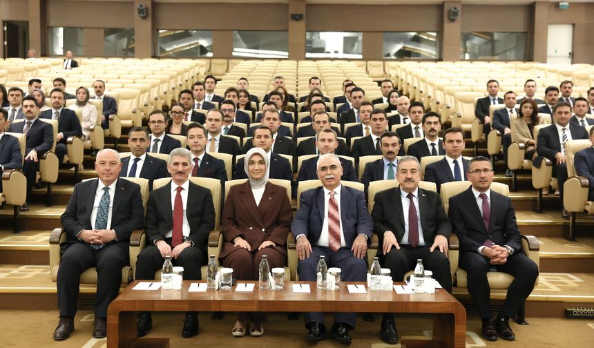 Anayasa Mahkemesi Başkanı Kadir Özkaya 111. dönem kaymakam adaylarıyla bir araya geldi