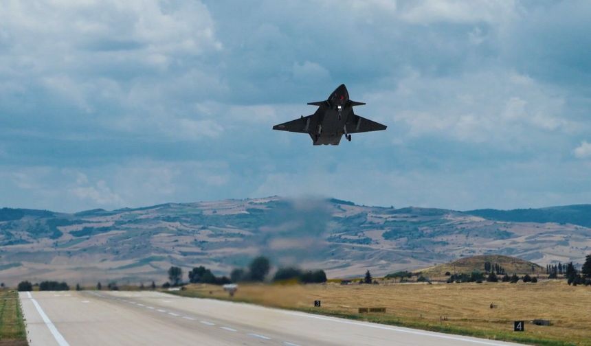 Bayraktar Kızılelma, hedefi 120 kilometrenin üzerinden süpersonik füzeyle vurdu