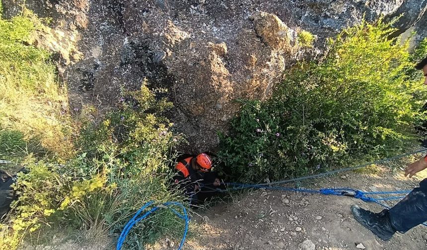 Çorum'da mağarada mahsur kalan kişiyi kurtarmak için çalışma başlatıldı