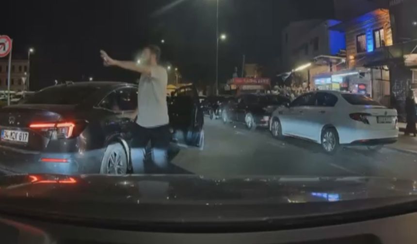 Fatih'te yol kesen sürücü kamerayı görünce ters yönden kaçtı; 252 bin lira ceza