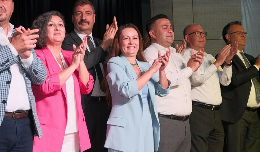 Manisa Büyükşehir Belediye Başkanı Dutlulu ile 14 ilçe belediye başkanı, Yeni Parti'ye katıldı