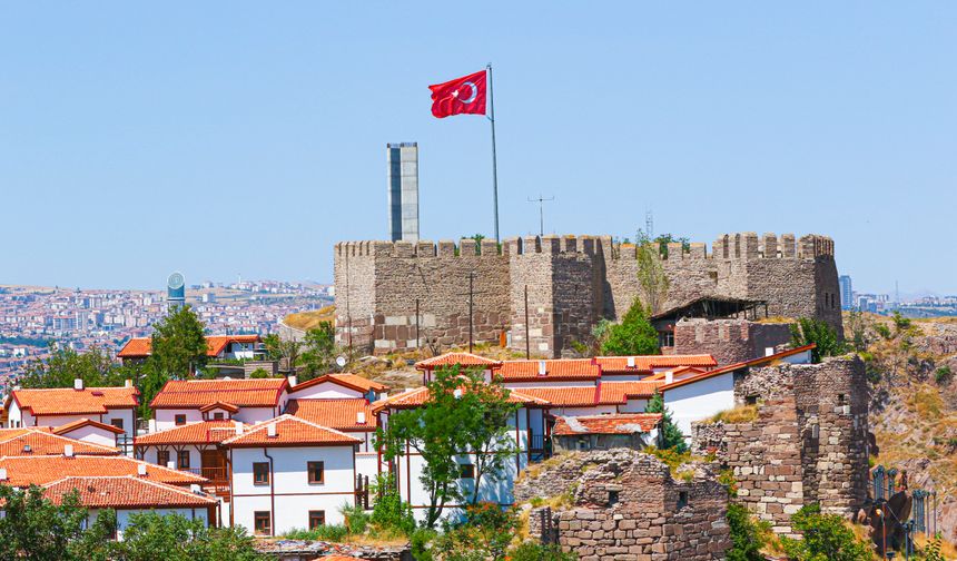 Renklerin ve Tarihin Buluştuğu Adres: Ankara Kalesi
