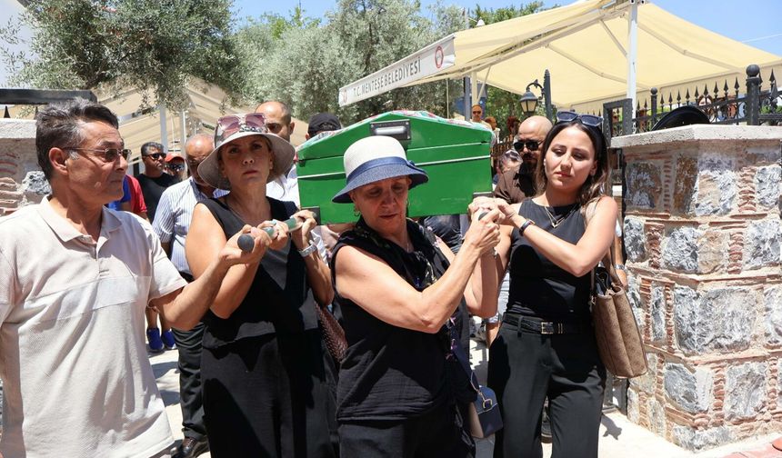 Sevgilisi tarafından dövülerek öldürülen Sevil'in tabutunu kadınlar taşıdı