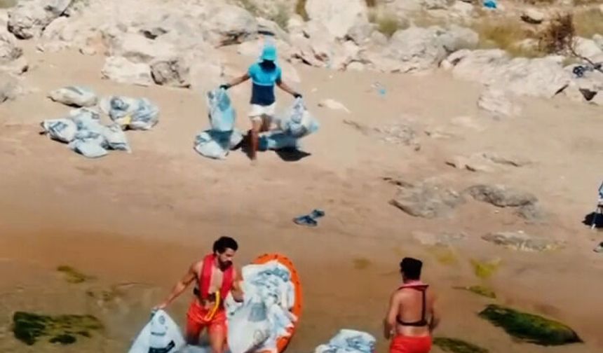 Şile'de günübirlik tatilcilerin bıraktığı çöpler jet ski ve kanolarla kıyıya taşındı