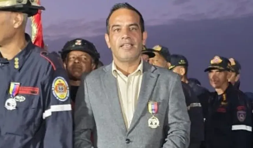Venezuela depreminde 38 kişiyi kurtaran Türk vatandaşı Eser'e, "Kahramanlık Nişanı" takdim edildi