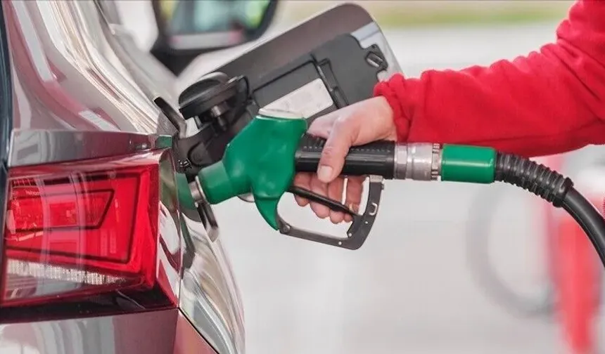 Petrol fiyatlarındaki yükseliş enerji şirketlerine kazandırırken siyasi faturası Beyaz Saray'a kesiliyor