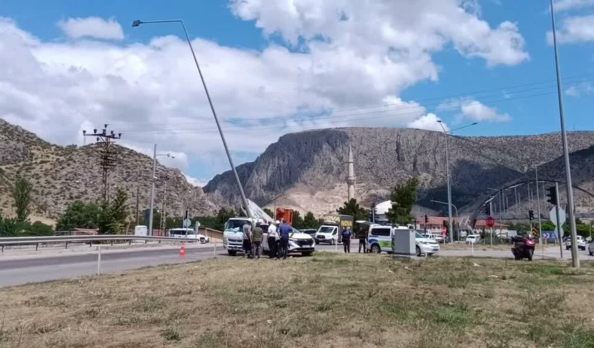 İtfaiye aracının SUV tipi araçla çarpıştı