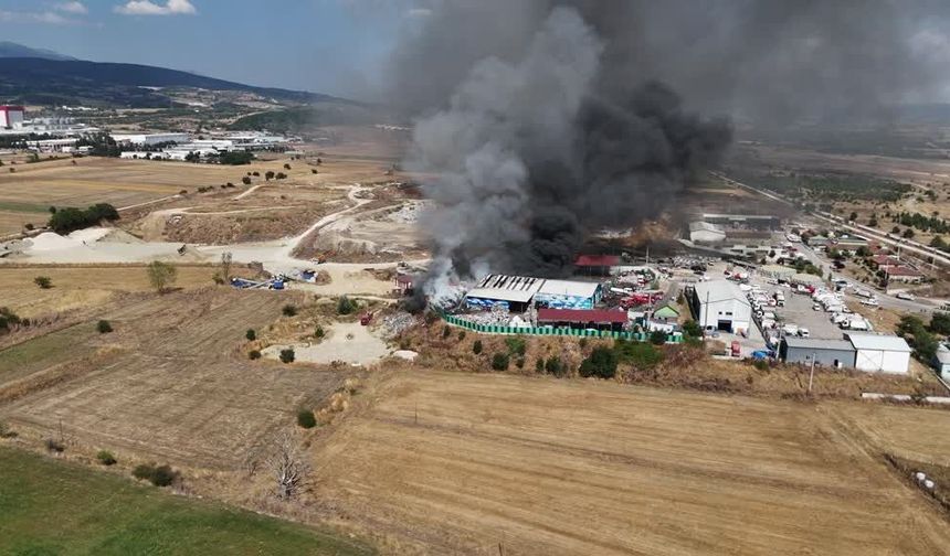 Bolu'da geri dönüşüm tesisinde çıkan yangın kontrol altına alındı